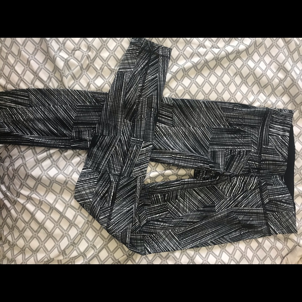 White and black patterned UnderArmour leggings